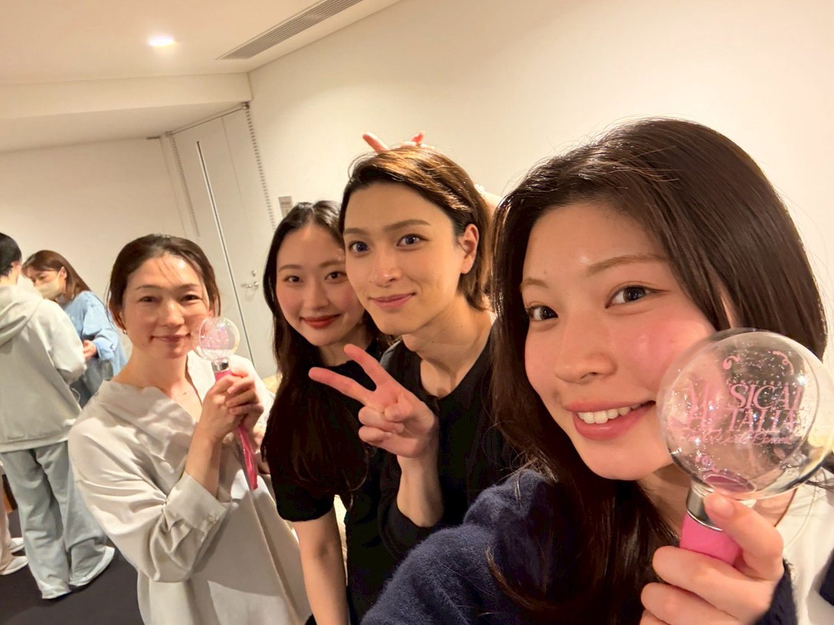 新納直　Nao Niino tweet media