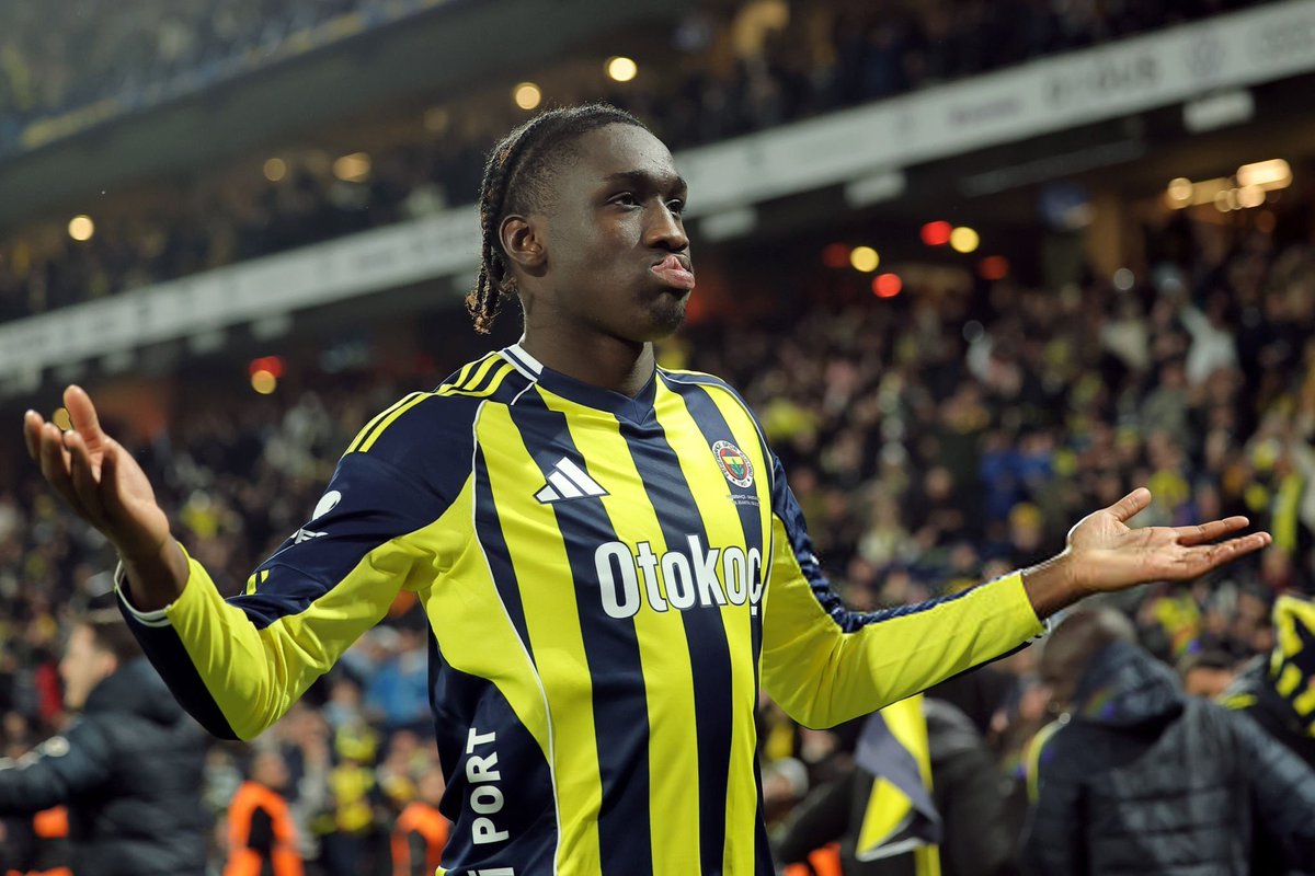 Fenerbahçe’nin 1 forveti bile yokken, kariyerinde sadece 4 golü olan Sidiki Cherif’e hangi akılla, neye dayanarak 22 milyon euro verdiniz? 

Bunu camiaya açıklamak zorundasınız.