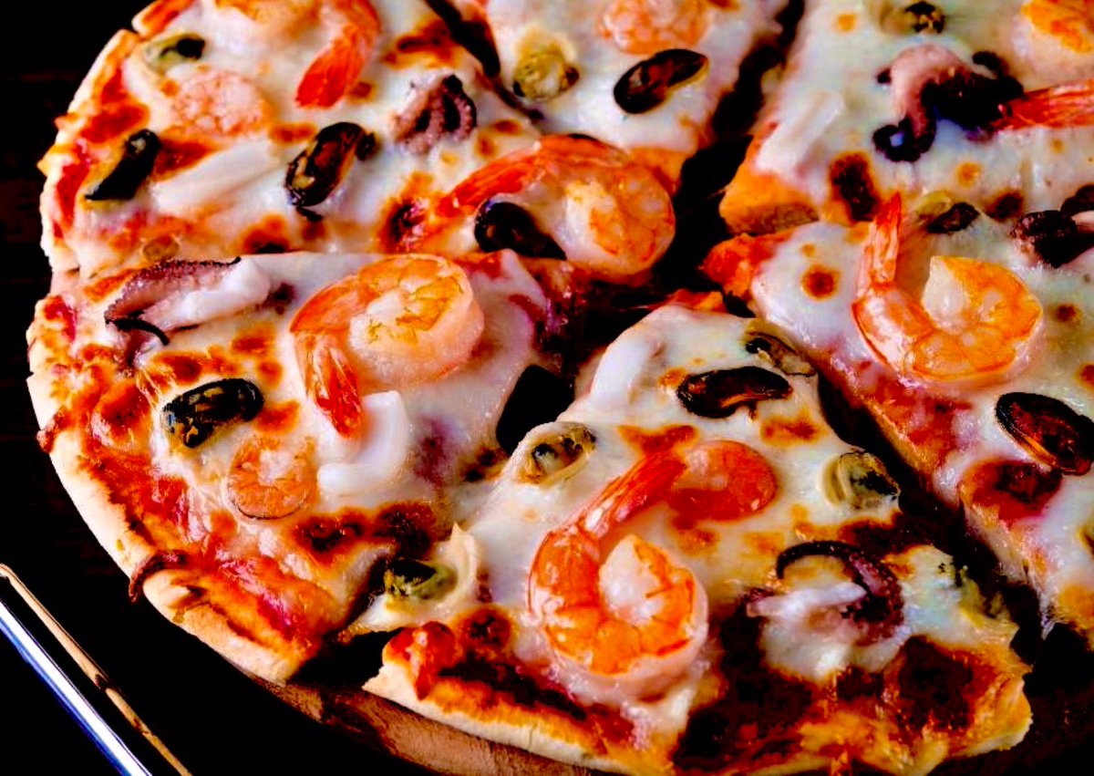 iStones's tweet image. NYC is the pizza capital of the world, but I have yet to find a pizzeria there that can come even close to the thin crust jumbo shrimp and smoked oysters pizza that Pie@trio’s Pizza in Longview, WA makes. Italian immigrant owner, Pacific Northwest flavors. #perfection