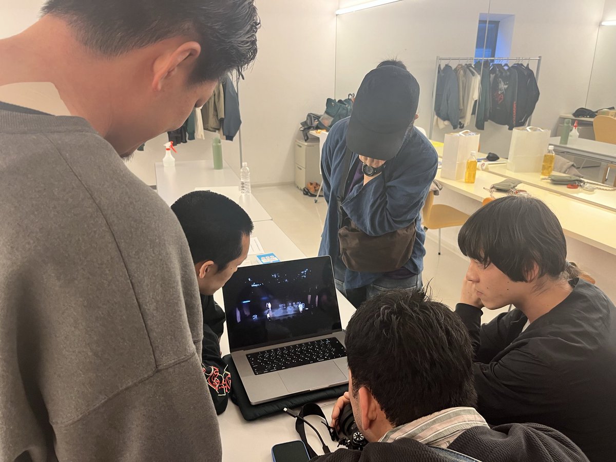 明日の自分の為に、
たっぷり食べるを選択して⚪︎（三代食堂）
水風呂もキメて◎（菊の湯）
どっぷり眠ってまた明日、完璧な状態で舞台上におりますので是非お越しください。（まつもと市民芸術館）
初日の次は千秋楽⛰️
その後チームは散会です。
出演者スタッフ全員で残りの時間を楽しみます🍙