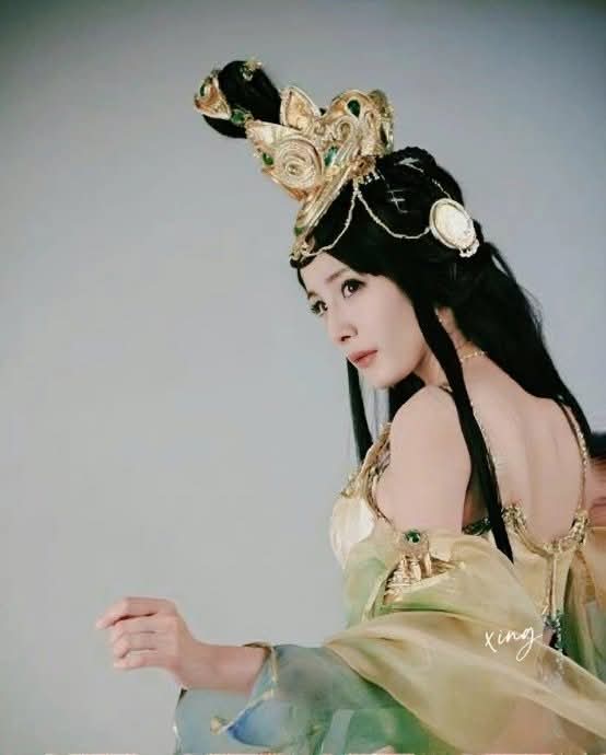 xiao_melodia's tweet photo. found these old photoshoots of #yangmi for game “NetEase Tianxia 2” 网易的天下贰 in 2009

仙女~ 🧚🏻‍♀️ https://t.co/a3pFnxAbKS