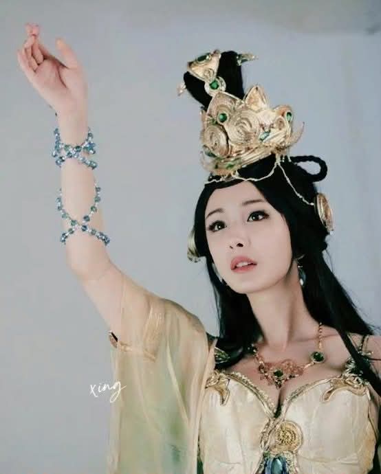 xiao_melodia's tweet photo. found these old photoshoots of #yangmi for game “NetEase Tianxia 2” 网易的天下贰 in 2009

仙女~ 🧚🏻‍♀️ https://t.co/a3pFnxAbKS