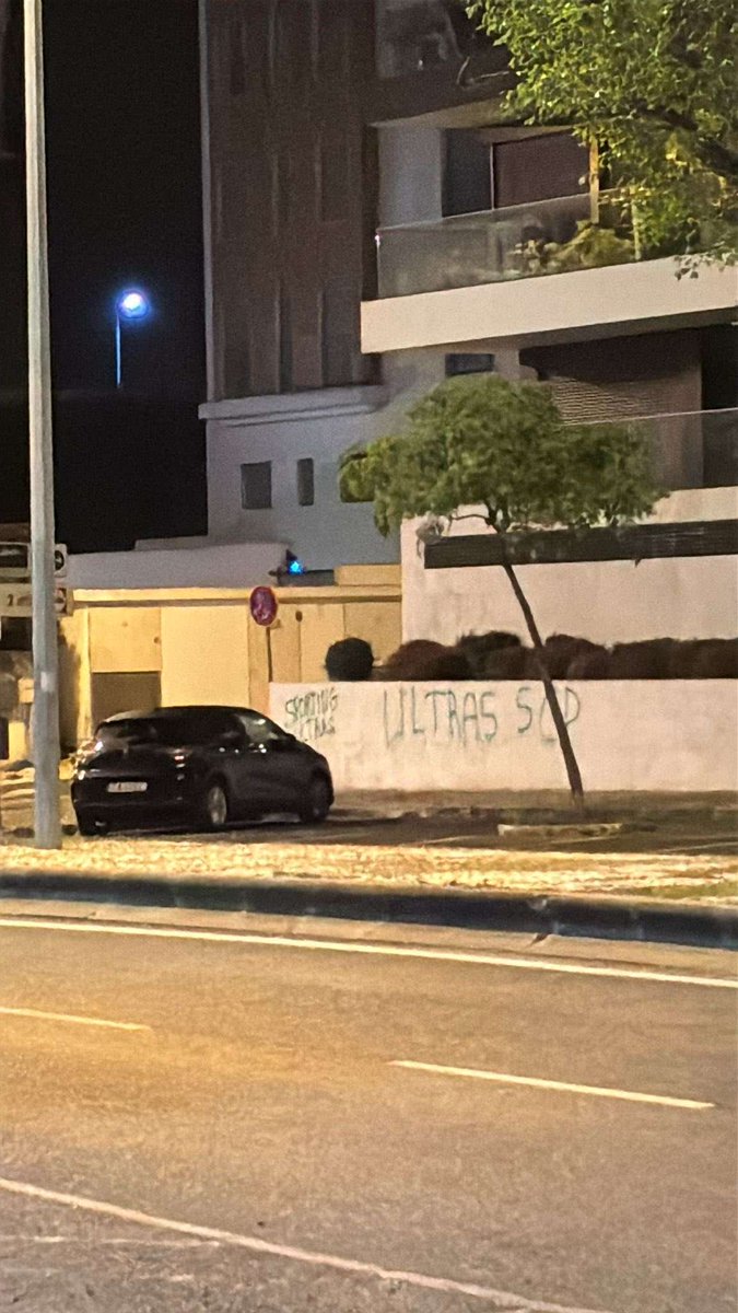 McQueeИ Infos 🚗 tweet media