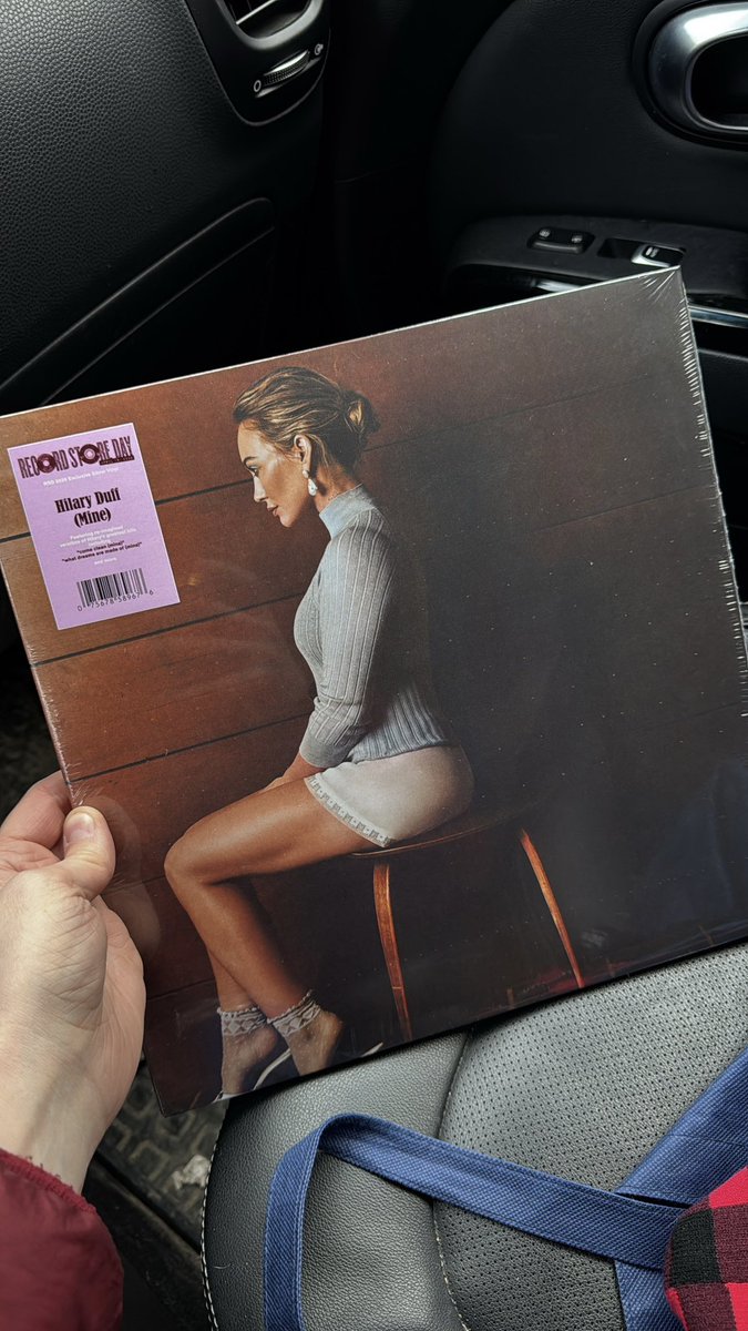 JustinR1990_'s tweet photo. I did it! I was able to score a copy of @HilaryDuff’s Mine here in Winnipeg Canada for Record Store Day! Now I wish there was a way I could get her to sign it! https://t.co/U9HadcA8XO