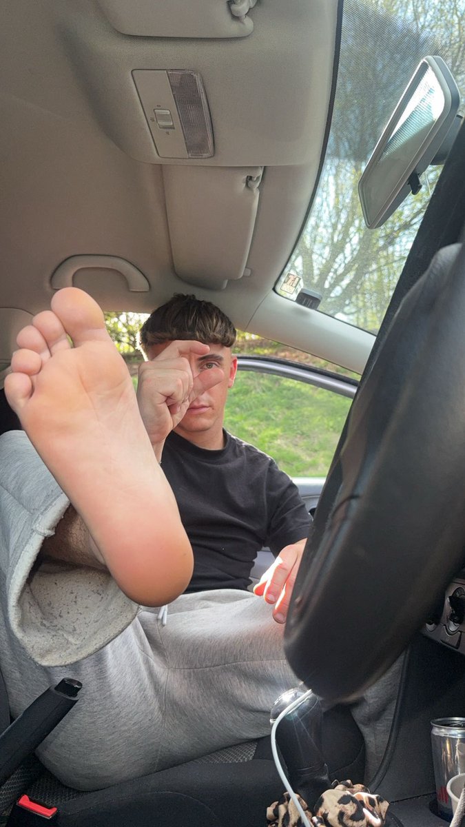 MaleFindomRt tweet media