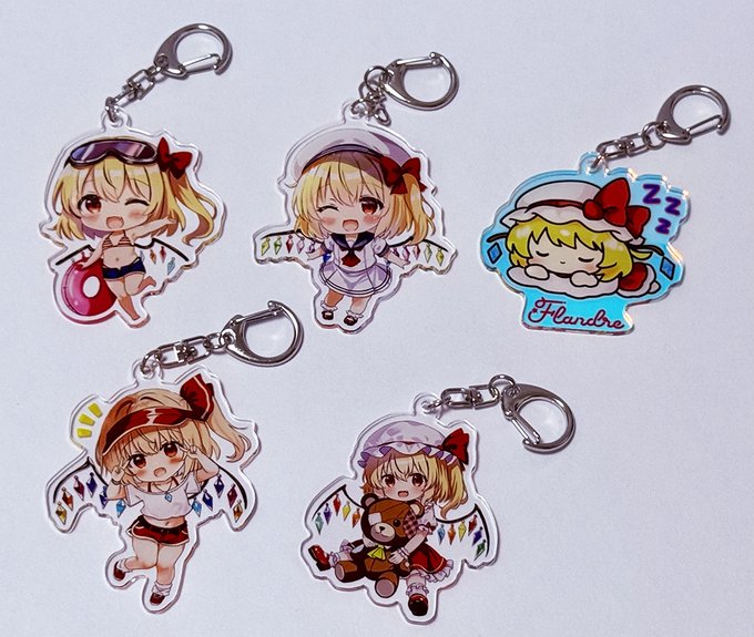 例大祭でアクキーガチャやります!数が少ないレアアクキーでオーロラアクキー!当たり券が入ってたらB2タペストリー、75mm缶バッジプレゼントします!是非遊びに来てください😊あ15abです! 