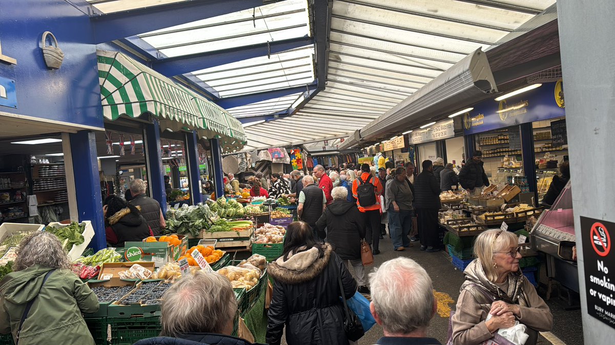 EverythingBury's tweet image. Very busy traffic around #Bury &amp;amp; @BuryMarket as fans descend for @buryfcofficial