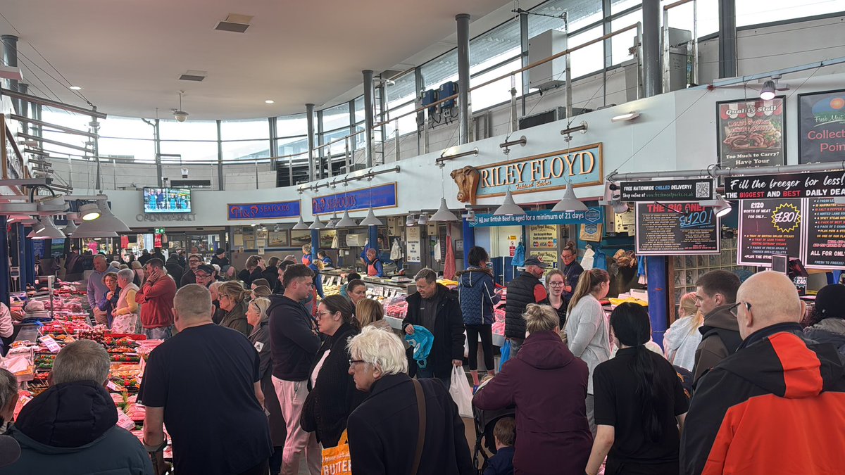 EverythingBury's tweet image. Very busy traffic around #Bury &amp;amp; @BuryMarket as fans descend for @buryfcofficial