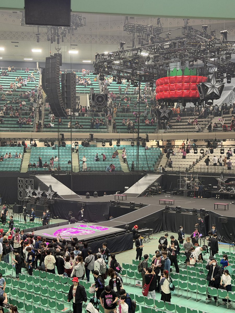 NemoG261597's tweet photo. LiVE is Smile Always～15～
(iCHiNiTSUiTE GO)

15周年・15回目の日本武道館Liveおめでとう🎉🎉
最高のライブでした！！

#LiSA 
#LiSA15th https://t.co/Rf21WKjZQD