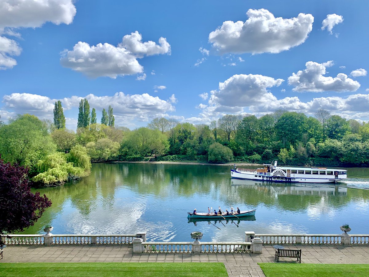 ruths_gallery's tweet image. So lovely to see the Yarmouth Belle pass by this afternoon.

She is the oldest operating passenger boat on the Thames. 

It makes me feel that summer can’t be too far away. 

#yarmouthbelle #thames #reflection @ThamesPics #viewfrommybalcony @Tidal_Thames95 @SallyWeather