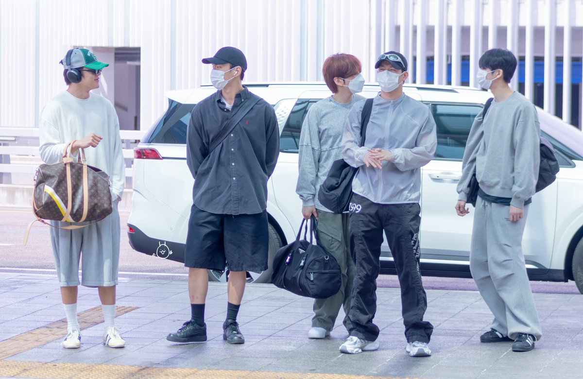 MX_S2_IM's tweet photo. 260417✈️

💙🤎🧡💛💚

#셔누 #민혁 #기현 #형원 #주헌
#몬스타엑스 #MONSTA_X #MONSTAX
@OfficialMonstaX https://t.co/7BeNnqFyPQ