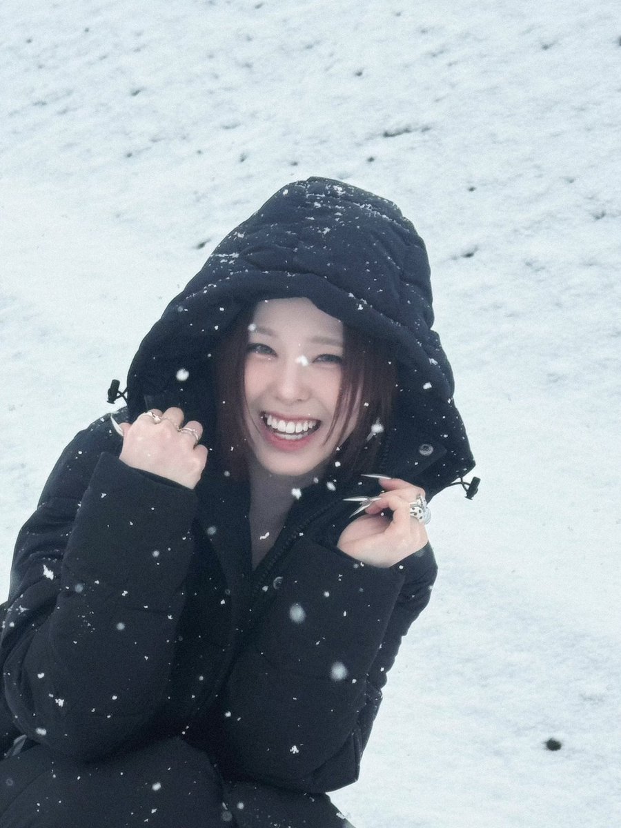 BRNIZIU's tweet image. 🫧 | MAKO via Bubble.

🦁: A neve estava louca naquele dia! Haha
🦁: Foi lendário ~ O deserto ficou coberto de neve em um instante!!

#MAKO #NiziU #ニジュー #니쥬