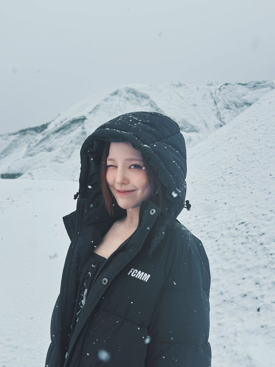 BRNIZIU's tweet image. 🫧 | MAKO via Bubble.

🦁: A neve estava louca naquele dia! Haha
🦁: Foi lendário ~ O deserto ficou coberto de neve em um instante!!

#MAKO #NiziU #ニジュー #니쥬