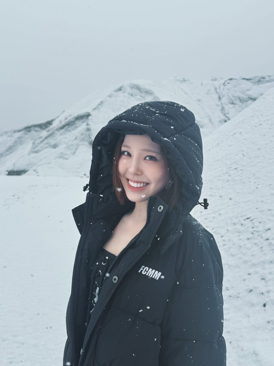 BRNIZIU's tweet image. 🫧 | MAKO via Bubble.

🦁: A neve estava louca naquele dia! Haha
🦁: Foi lendário ~ O deserto ficou coberto de neve em um instante!!

#MAKO #NiziU #ニジュー #니쥬