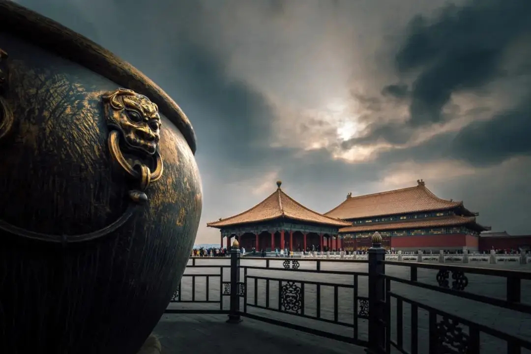 Dimon4X's tweet image. Trapped in the Old Clock Tower!  Can you unlock the grandfather clock’s secret, decode the 1892 newspaper clues, and escape before the bell strikes midnight  #ClockTowerEscape #密室逃脱 #BrainTeaser