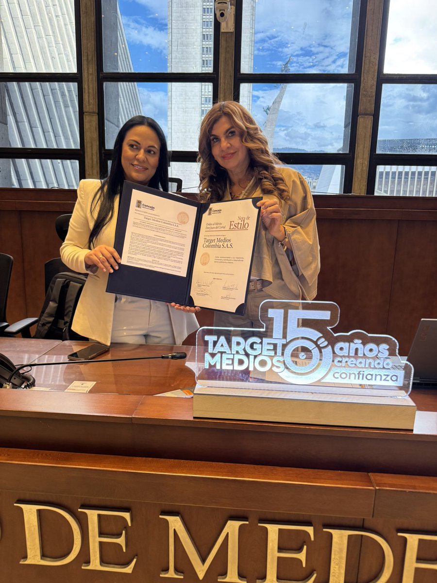 DoraBalvinMinas's tweet photo. Reconocimiento del concejo de
Medelin  Orden al Mérito Juan del Corral , Target  Medios por sus quince años  construyendo país , pionera de publicidad  Digital en Antioquia . https://t.co/C2XnE3pzMB