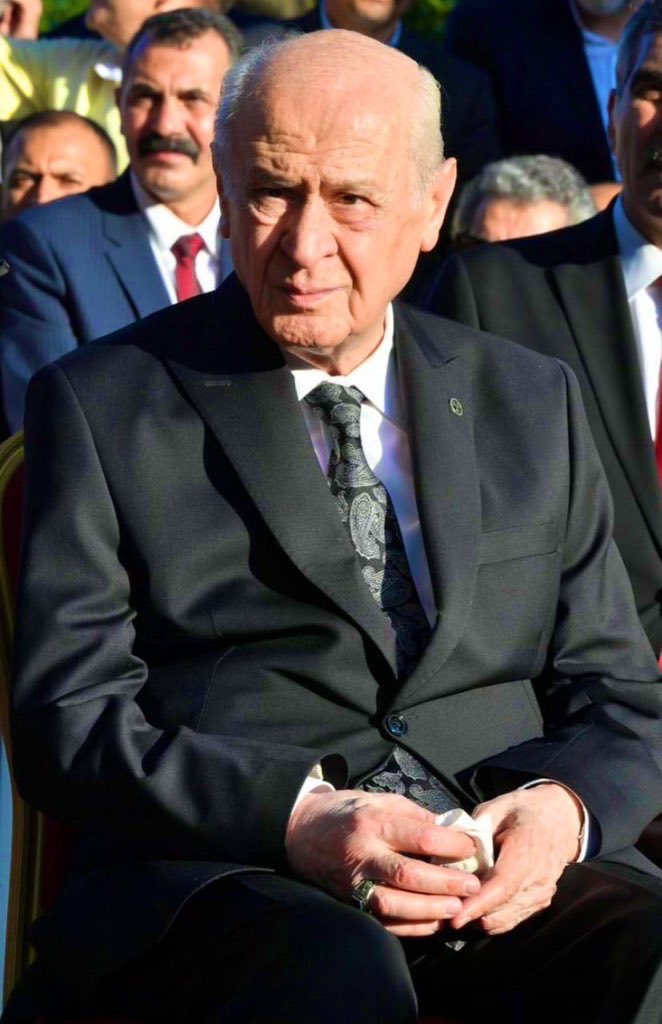 sertel_selim's tweet photo. Baktığın yere Bakar
Dur dersin durur
Yürüdüğün yolda yürürüz.
Devlet Diz Çökmez.. https://t.co/bNiPmwN37h