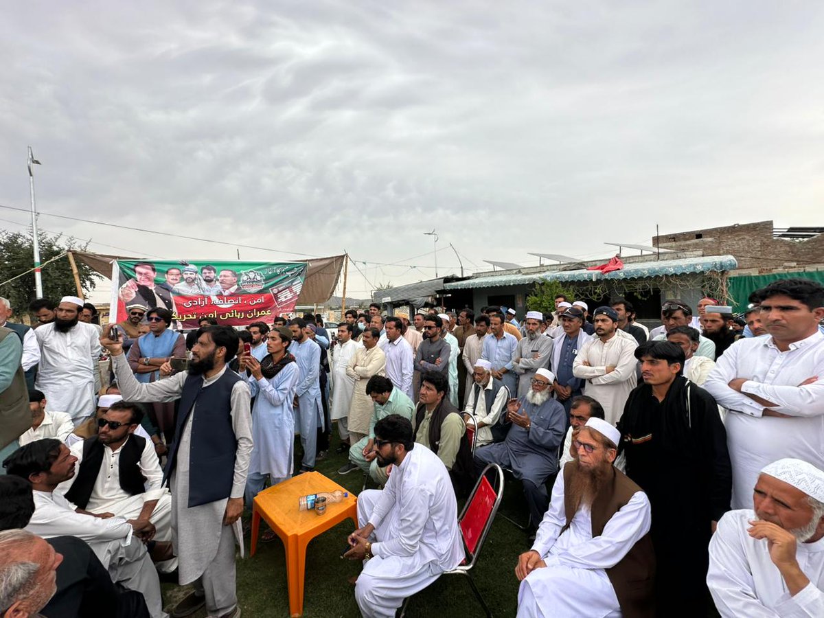 PTIOKPSouth's tweet photo. کرک : حلقہ PK-97 میں عمران خان رہائی امن تحریک کا کیمپ لگا دیا گیا۔ ایم پی اے خورشید خٹک نے خود کارڈ پر کرکے مہم آغاز کیا اور کارکنان کی رجسٹریشن کا عمل بھی باقاعدہ طور پر شروع کردیا۔
#IKRehaiAmanMovemnent #Karak #PK97 https://t.co/cgOTYHu0U6