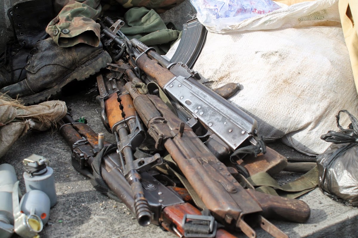 #Ituri : Une nouvelle cache d'armes de la #CRP découverte par des <a href="/FARDC_officiel/">FARDC Officiel SCIFA</a> à Djugu ce 17 avril 2026. Au total, 10 armes AK-47 et plusieurs munitions de guerre.

<a href="/congotask/">stg task 🇨🇩🐆 Remontada</a> <a href="/pascal_mulegwa/">Pascal Mulegwa</a> <a href="/Presidence_RDC/">Présidence RDC 🇨🇩</a> <a href="/RFI/">RFI</a>