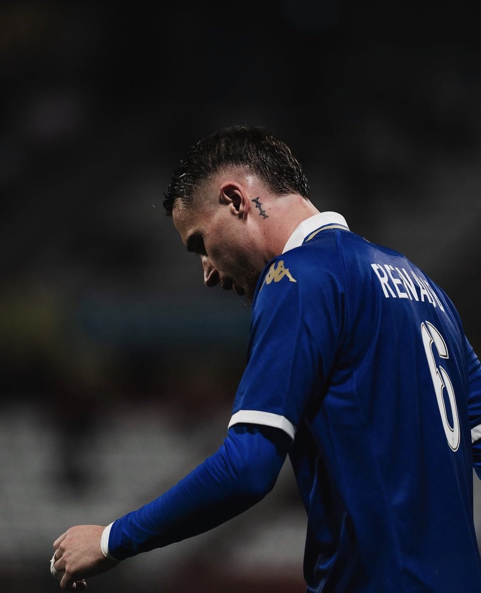 🕵️‍♂️ | Tom Renaud 🇫🇷
𝕿һᥱ mᥲᥱs𝗍r᥆ ᥆𝖿 𝖁ᥱrsᥲіᥣᥣᥱs

I’ve left this 7 minute video I sourced last night on Renaud.

Primarily a CDM, visually looks really confident and commanding on the ball. Happy to have the ball in uncomfortable areas with the thought of being direct.