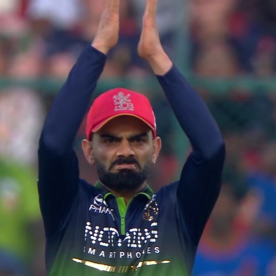 Virat Kohli appreciated Phil Salt's fielding 🥹❤️