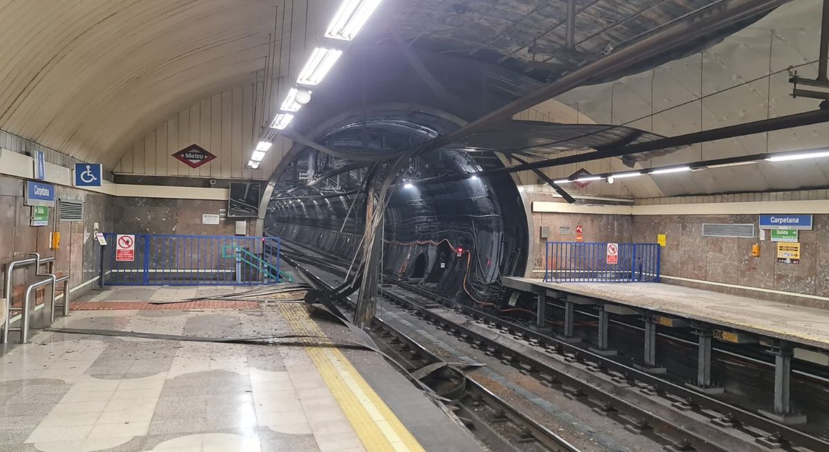 Esto ha pasado en la línea 6 del Metro de Madrid. Segundo derrumbe en dos meses del techo tras las obras que fueron adjudicadas por Ayuso a FCC de Carlos Slim y ACS de Florentino Pérez.