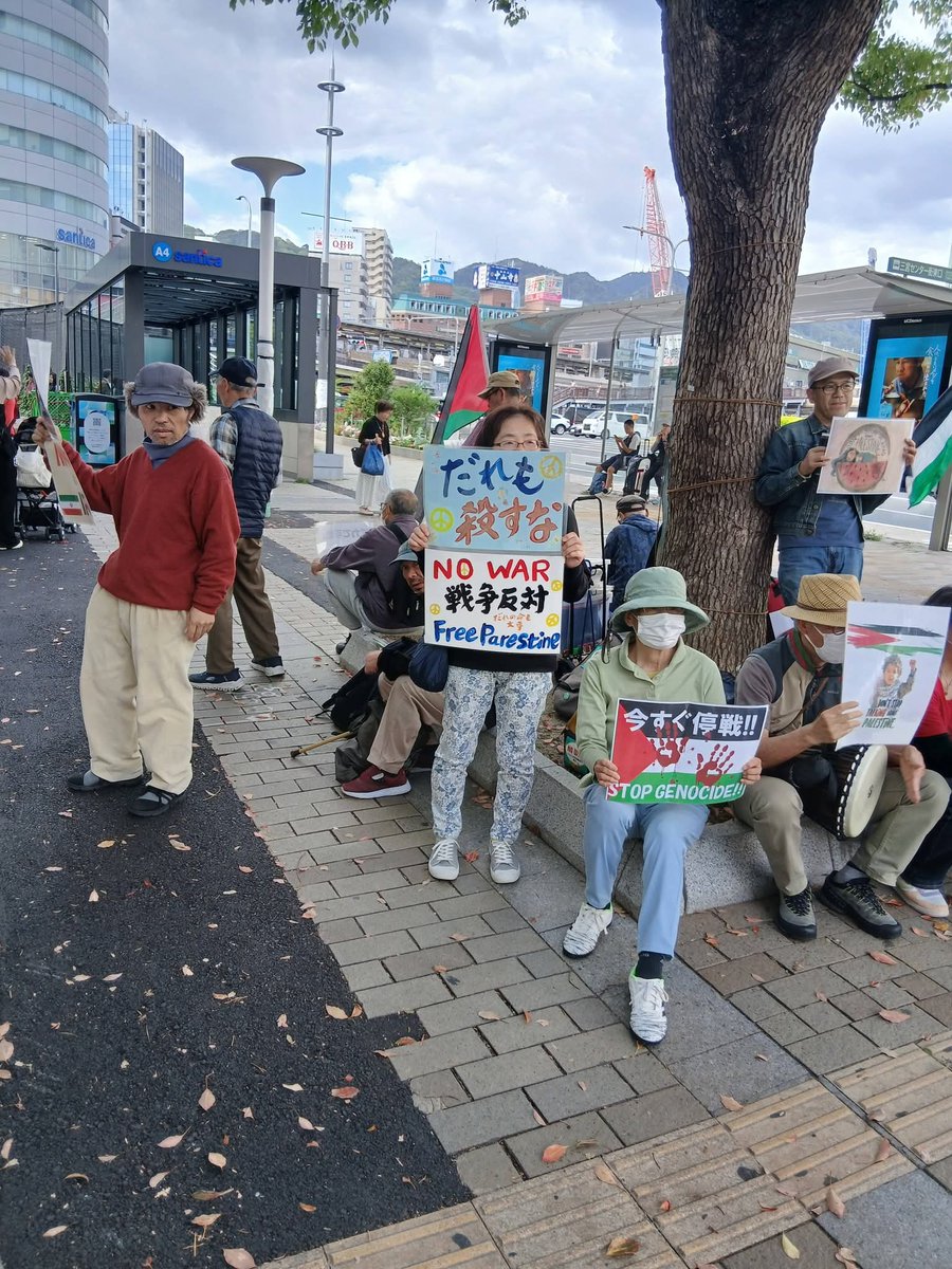 kobekodo's tweet photo. #FreeGaza
#FreeParestine
お隣ではあしなが育英会の学生達を蹴散らして政党くにもりさんがスピーチ。
排外的な事を言われてたので大声でコール。
大切なのは日本人の命だけではありません。 https://t.co/PIGQbka3Yt