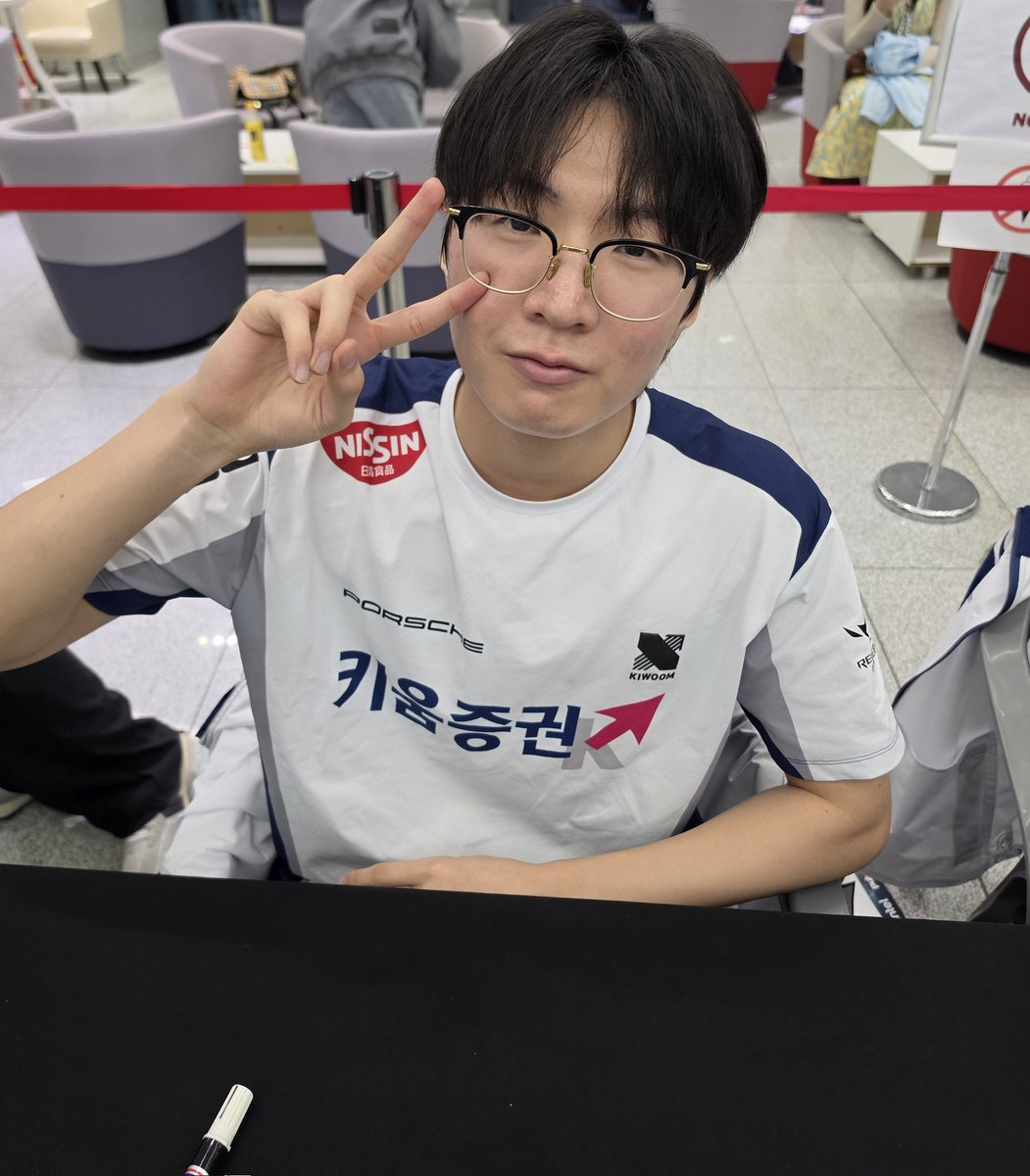 epilogue216's tweet image. 승리 후 
브이✌️ 그리고 윙크😉

#BeYN #MaKo #Hermes