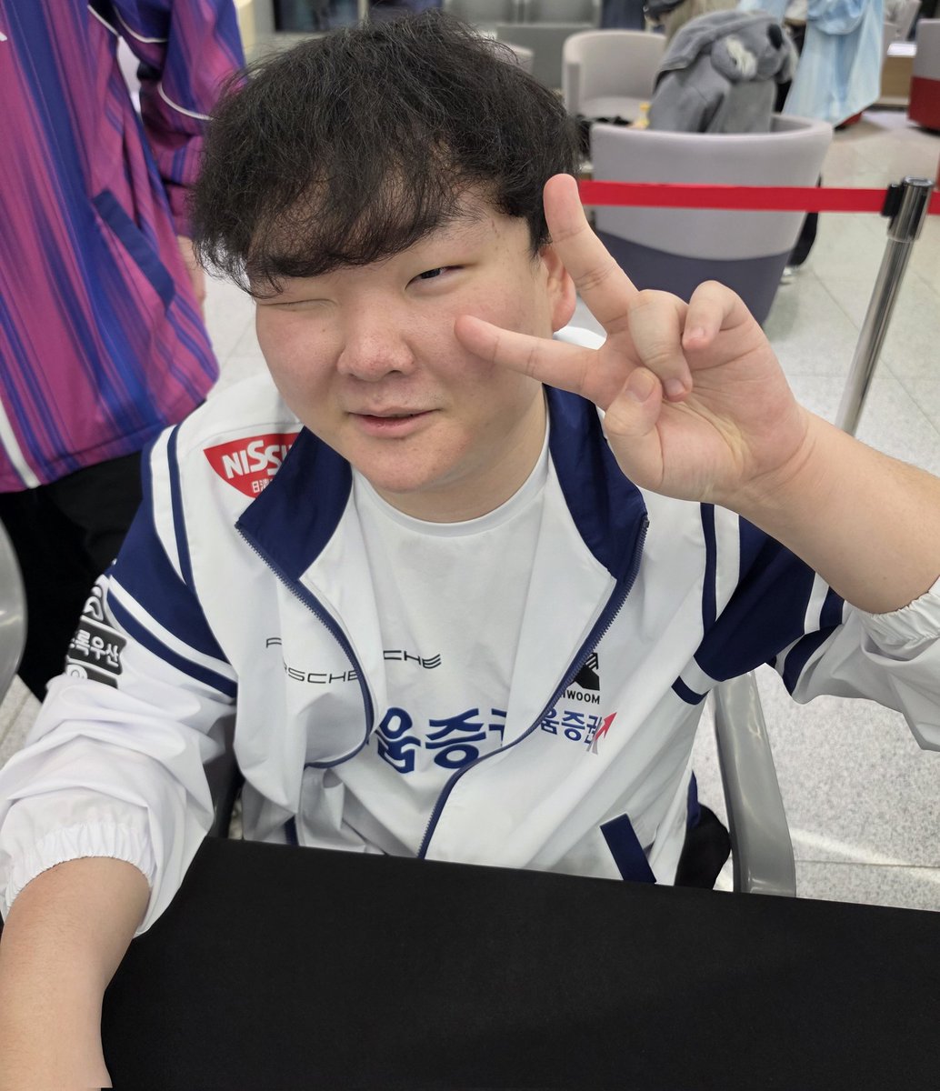 epilogue216's tweet image. 승리 후 
브이✌️ 그리고 윙크😉

#BeYN #MaKo #Hermes