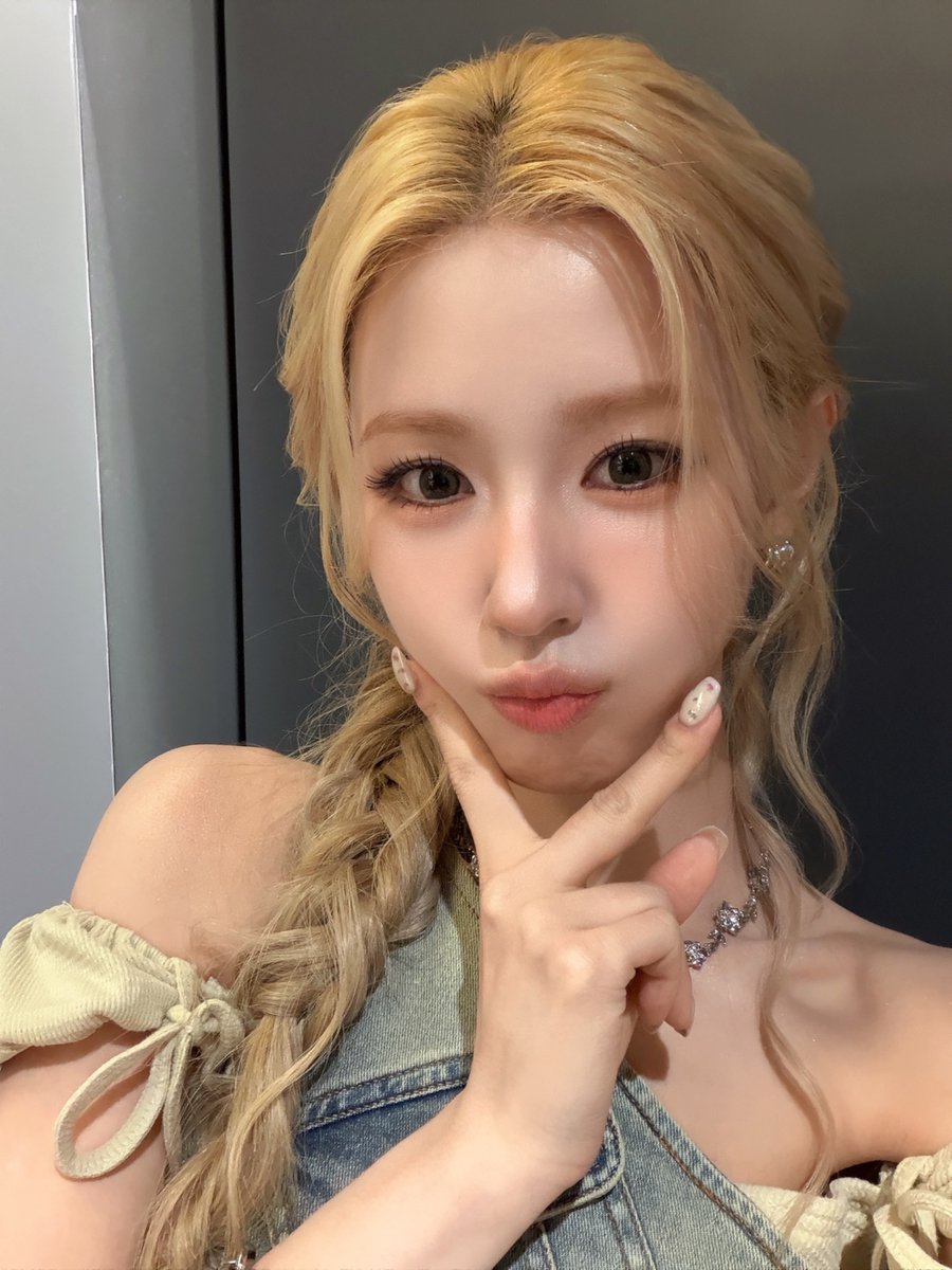 [📸] 2026.04.18 (Sat)

｢JJ50th Anniversary Fest 2026」にお越し下さった皆様、ありがとうございました🌱˖°

日本でまた一つ思い出が増えて幸せです💚

ネボボ！また会いましょうね🎼

#아이들 #idle
#미연 #MIYEON #ミヨン
#JJ50thAnniversaryFest2026
<a href="/jj_official_jj/">JJ</a>