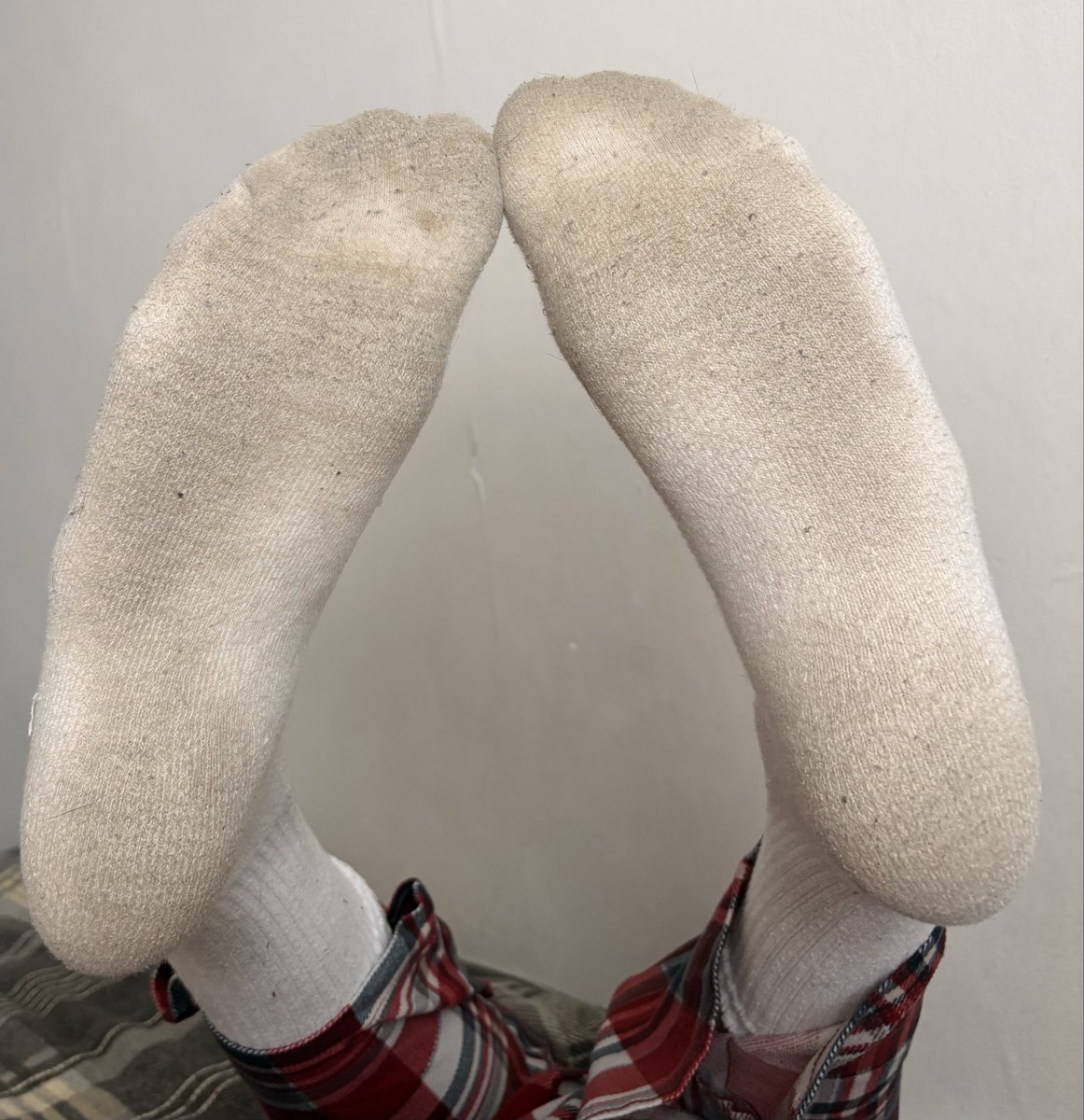 uktwinksfeet's tweet image. Socks off ? They smell amazing 👃 👅 #socks #feet #soles #toes #twink #twinkfeet #footfetish