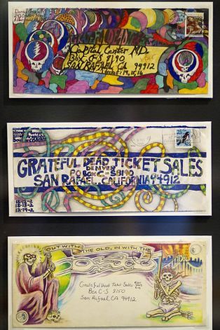 Now that Live Nation/TicketBastard have been found guilty of monopolizing the ticket industry......nothing, of course will actually happen to them.

In the meantime, gone are the days when mail ordering from the group would bring tickets to my mail box
#DeadHeadLife