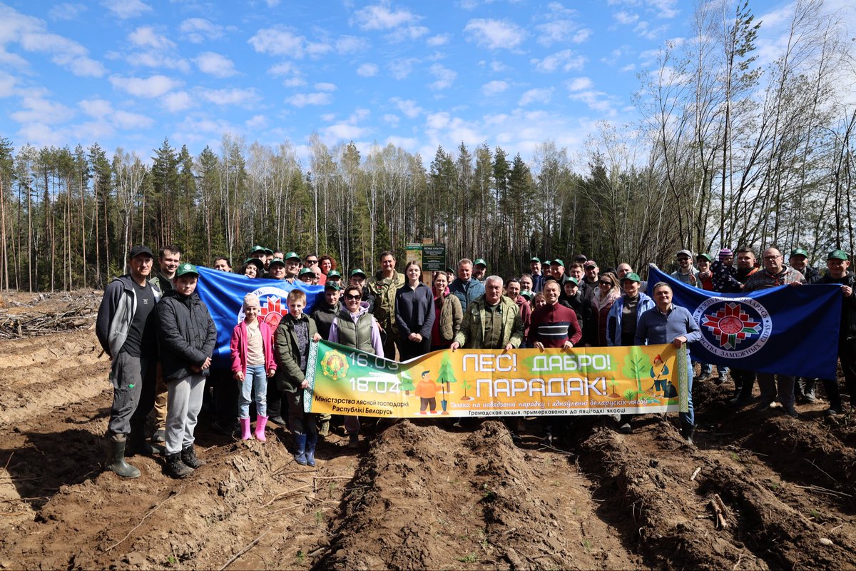 🌳 ​"While in our homeland, we always strive to be close to nature – the nature we cherish and that draws us back to #Belarus from every corner of the globe." – Foreign Minister Maxim Ryzhenkov during the nationwide community clean-up day.

​Today, the MFA team planted nearly