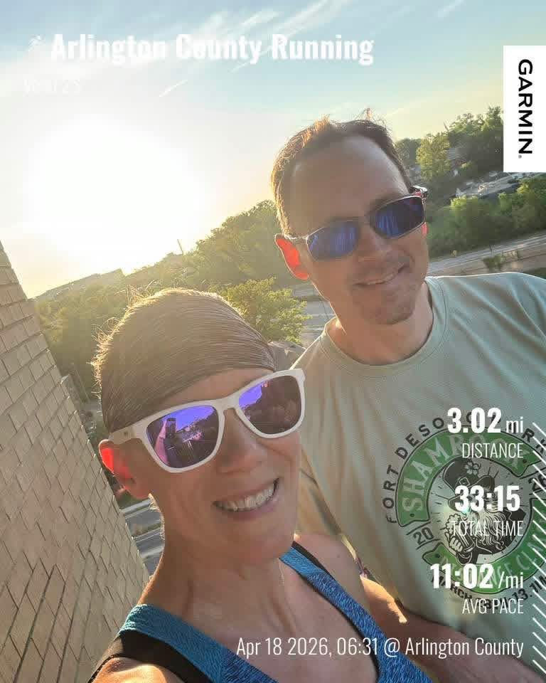 kc_run_coach's tweet image. Good morning from Washington DC! Here for the weekend for my father/daughter MLB game and this year we brought the spouses! Ready for some fun! ⚾️ 

#running #medalchasers #saturdayrun #dcrunning