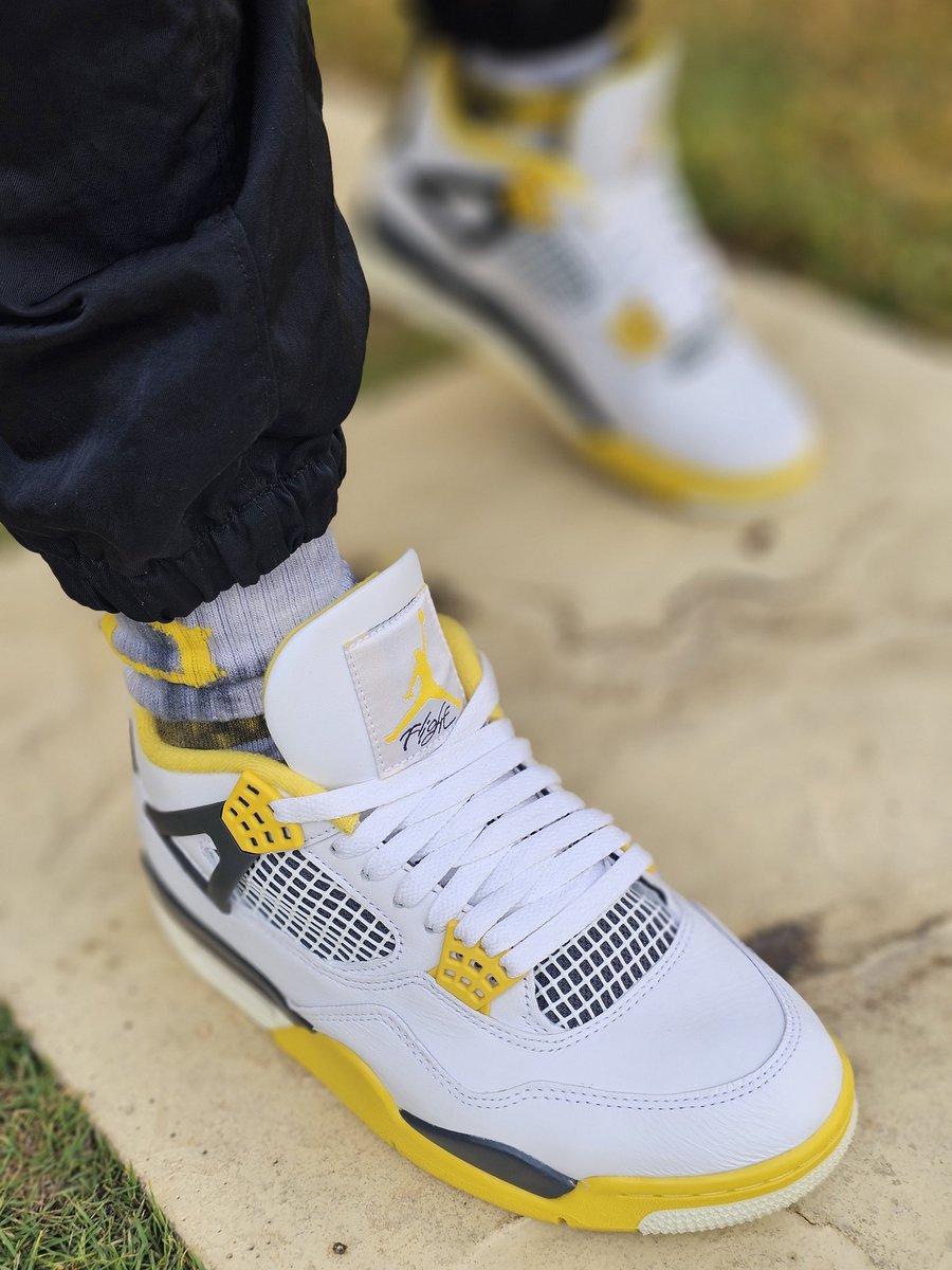 MsSnkrhead4lyfe's tweet image. Happy Saturday Folks #KOTD 💛🖤🤍