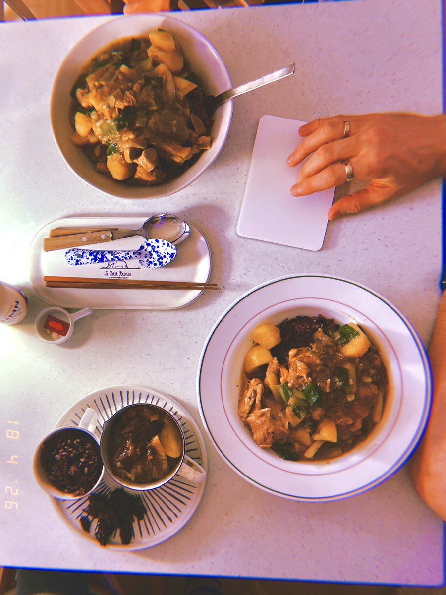 DrewVanilla_'s tweet image. 1.5kg 찜닭 제조 현장. 러닝 나간 보이들 덕에 Justine &amp;amp; Rosé 크-게 들으며 르방이 밥 주고 오늘 도착한 &amp;lt;햇감자+대파 안동 찜닭&amp;gt;+&amp;lt;냄비밥&amp;gt; for Dinner 청소년은 다 먹는데 1시간 더 걸림.. 오랜만에 미숫가루 타달라 해서 1L 제조. #saturday