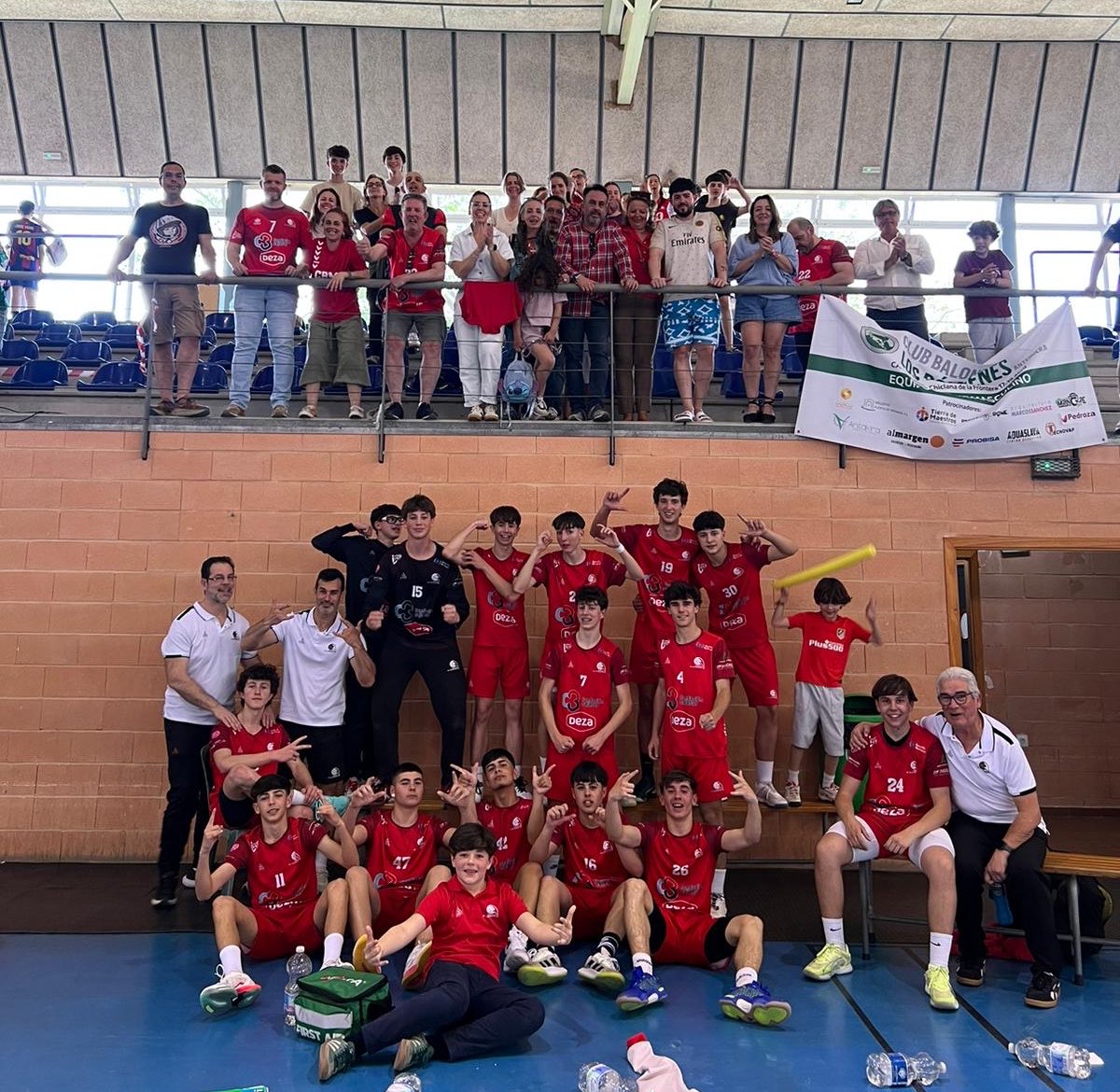 CordobadeBM's tweet photo. Nos vamos a la GRAN FINAL DEL CADEBA CADETE tras derrotar en semifinales a BM Maracena (38-34). Vaya mérito lo de esta plantilla y cuerpo técnico y vaya #OrgulloGranate #FactoríaCBM https://t.co/iGbtwKPBPx