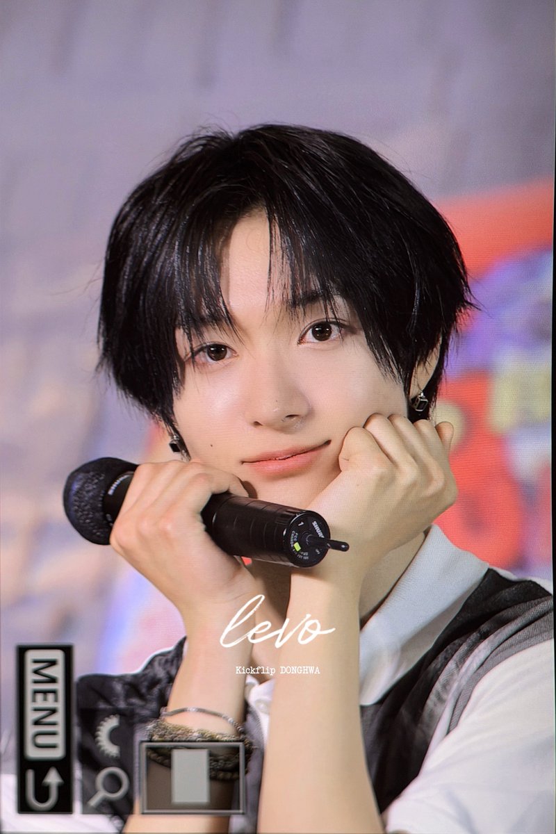 260418 오늘셀카오천개찍엇길.. 
#킥플립 #동화 #KickFlip #DONGHWA