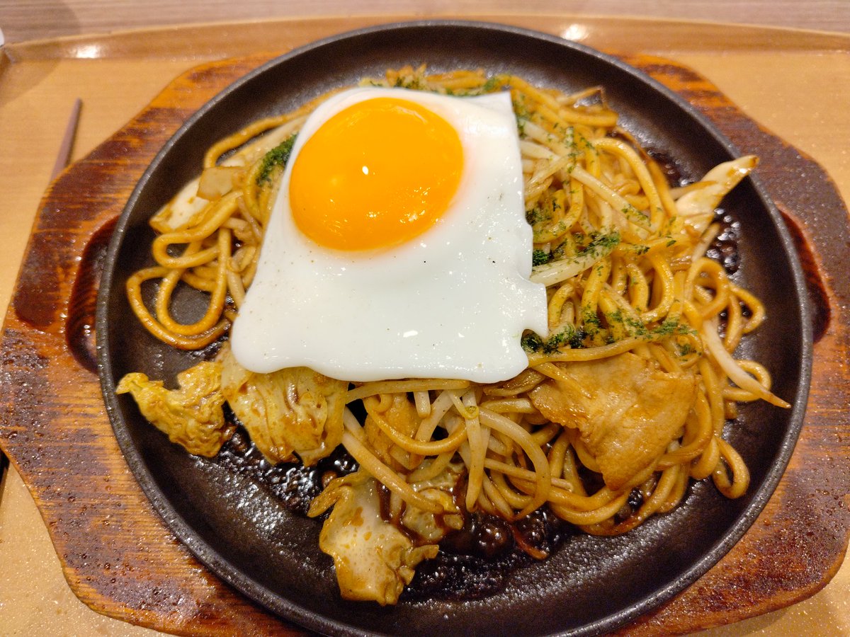 サウナ飯！
汗と塩分絞り出してからの
焼そばとニンニク炒飯！
もちろん生ビールもいってますよ！
#サウナ
#サ飯
#焼そば
#ニンニク炒飯