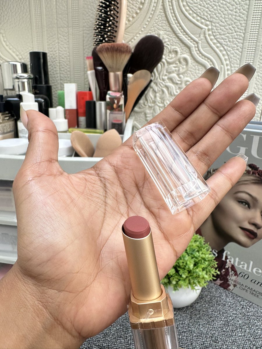 lin_di_bali's tweet image. Cobain velvet lipstick yang lebih nyaman.
teksturnya👇
* Creamy velvet
* Ringan di bibir
* Smooth saat diaplikasikan
* Tidak terasa berat / tebal

LUMÉCOLORS Velvet Creme Lipstick 4g Pigmented &amp;amp; Hydrating Link Shopee : s.shopee.co.id/gMEFKyNRV

#lipstick #matte #makeup #lumecolors