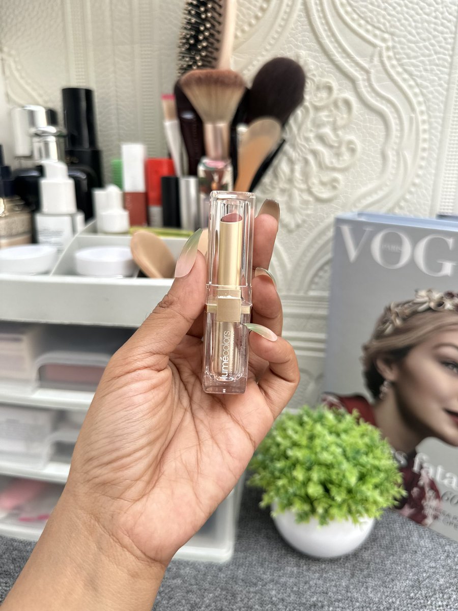 lin_di_bali's tweet image. Cobain velvet lipstick yang lebih nyaman.
teksturnya👇
* Creamy velvet
* Ringan di bibir
* Smooth saat diaplikasikan
* Tidak terasa berat / tebal

LUMÉCOLORS Velvet Creme Lipstick 4g Pigmented &amp;amp; Hydrating Link Shopee : s.shopee.co.id/gMEFKyNRV

#lipstick #matte #makeup #lumecolors