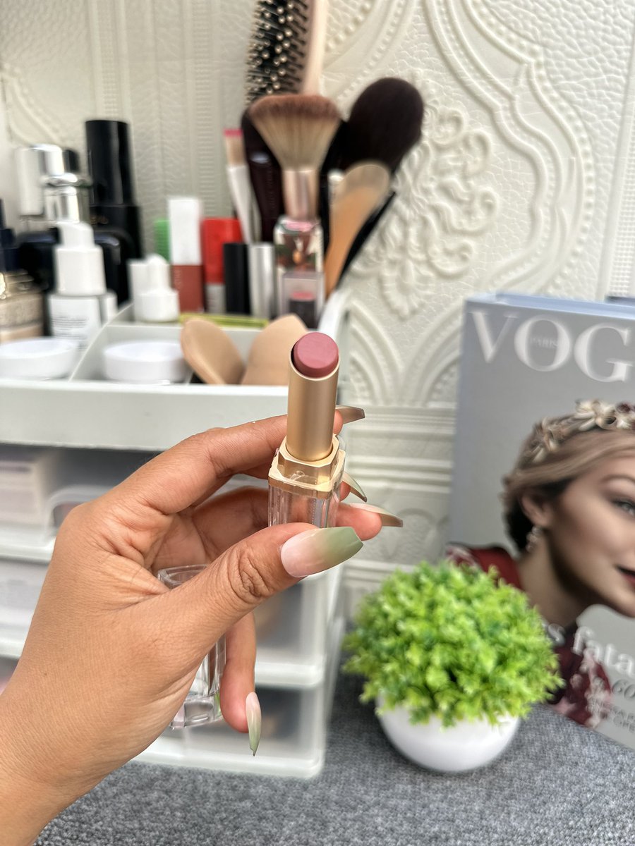 lin_di_bali's tweet image. Cobain velvet lipstick yang lebih nyaman.
teksturnya👇
* Creamy velvet
* Ringan di bibir
* Smooth saat diaplikasikan
* Tidak terasa berat / tebal

LUMÉCOLORS Velvet Creme Lipstick 4g Pigmented &amp;amp; Hydrating Link Shopee : s.shopee.co.id/gMEFKyNRV

#lipstick #matte #makeup #lumecolors