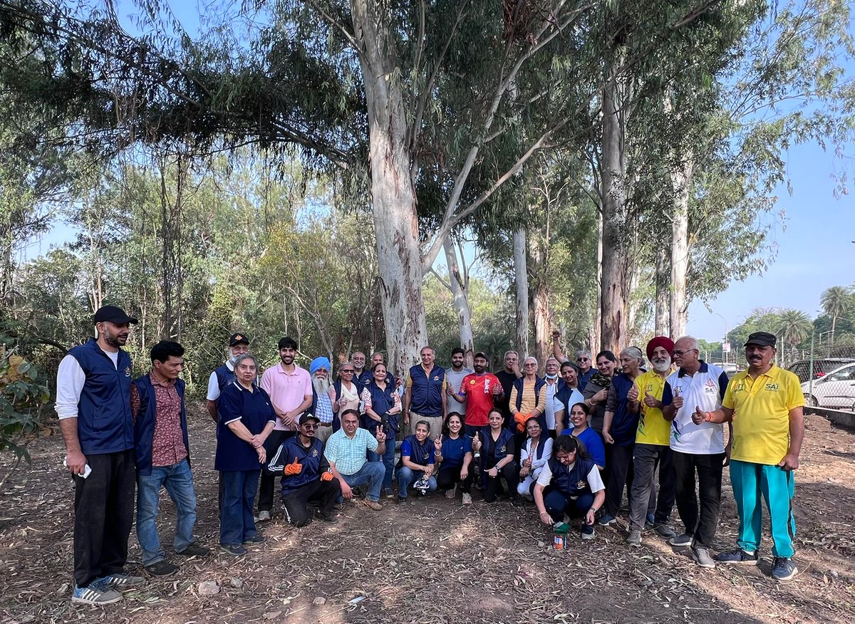 MeraPatiala_MHS's tweet image. Total drives -65
Cumulative garbage collection -27100kg

Today 33 warriors joined #CleanlinessDrive to #clean the park opposite  Hotel Shaurya ,Mini Secretariat Road #Patiala Everybody contributed wholeheartedly in making this park a visual delight