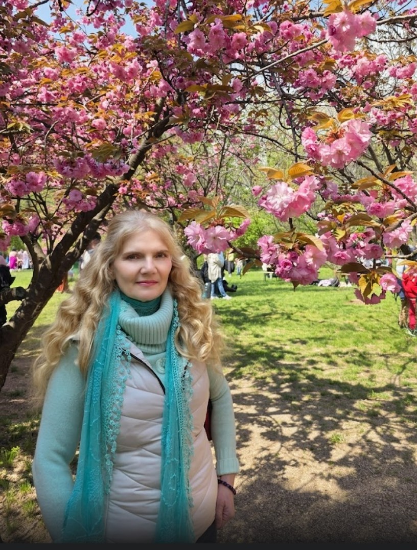 arinaavram's tweet image. A veces levantas muros no para alejar al ser querido, sino para ver si luchará por derribarlos. 🧱✨

¡Les deseo un hermoso fin de semana! 🥂

#Reflexiones #Amor #Pensamientos #Citas #BuenFinde #Relaciones