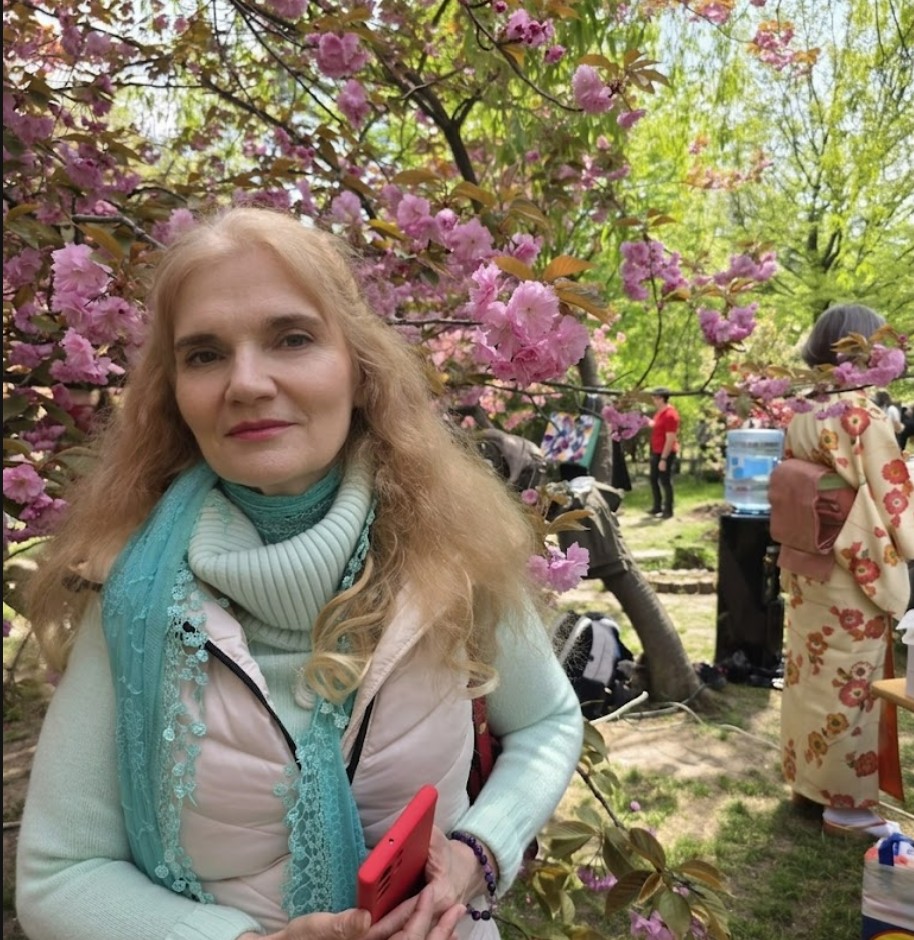 arinaavram's tweet image. A veces levantas muros no para alejar al ser querido, sino para ver si luchará por derribarlos. 🧱✨

¡Les deseo un hermoso fin de semana! 🥂

#Reflexiones #Amor #Pensamientos #Citas #BuenFinde #Relaciones