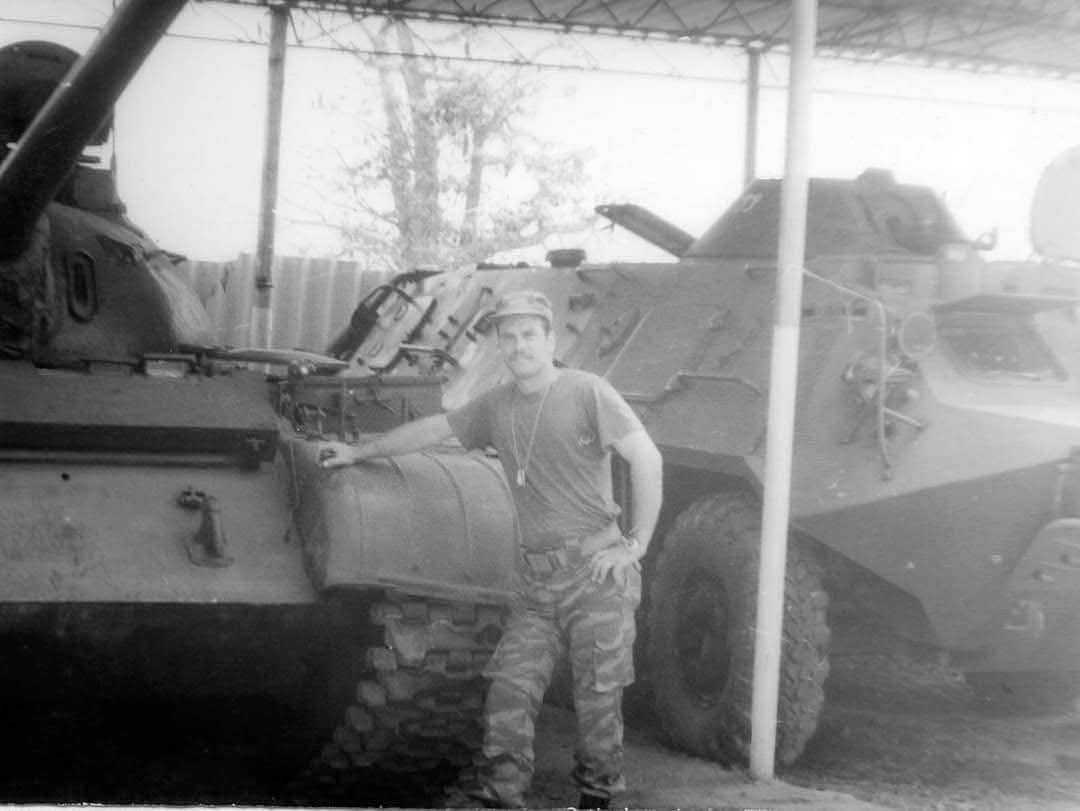 El 18 de abril es el día del tanquista en #Cuba, en homenaje a los tanquistas de Girón. Quienes cumplimos misiones  inspirados en el ejemplo de aquellos héroes, recordamos la fecha con orgullo. (11 Grupo Táctico, 10 Brigada de Tanques en Cabinda, Angola).  #CDRCuba #GirónEsHoy