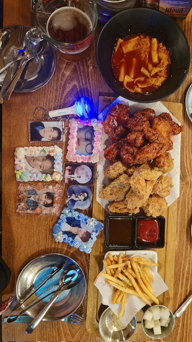 submozzi's tweet photo. 오늘의 강동모임 ㅎㅎ
오후엔 달달허니섭🍯
저녁엔 급 소환된 정미미님까지~💙
너므너므 즐겁따🥰 https://t.co/NMz36hqj7G