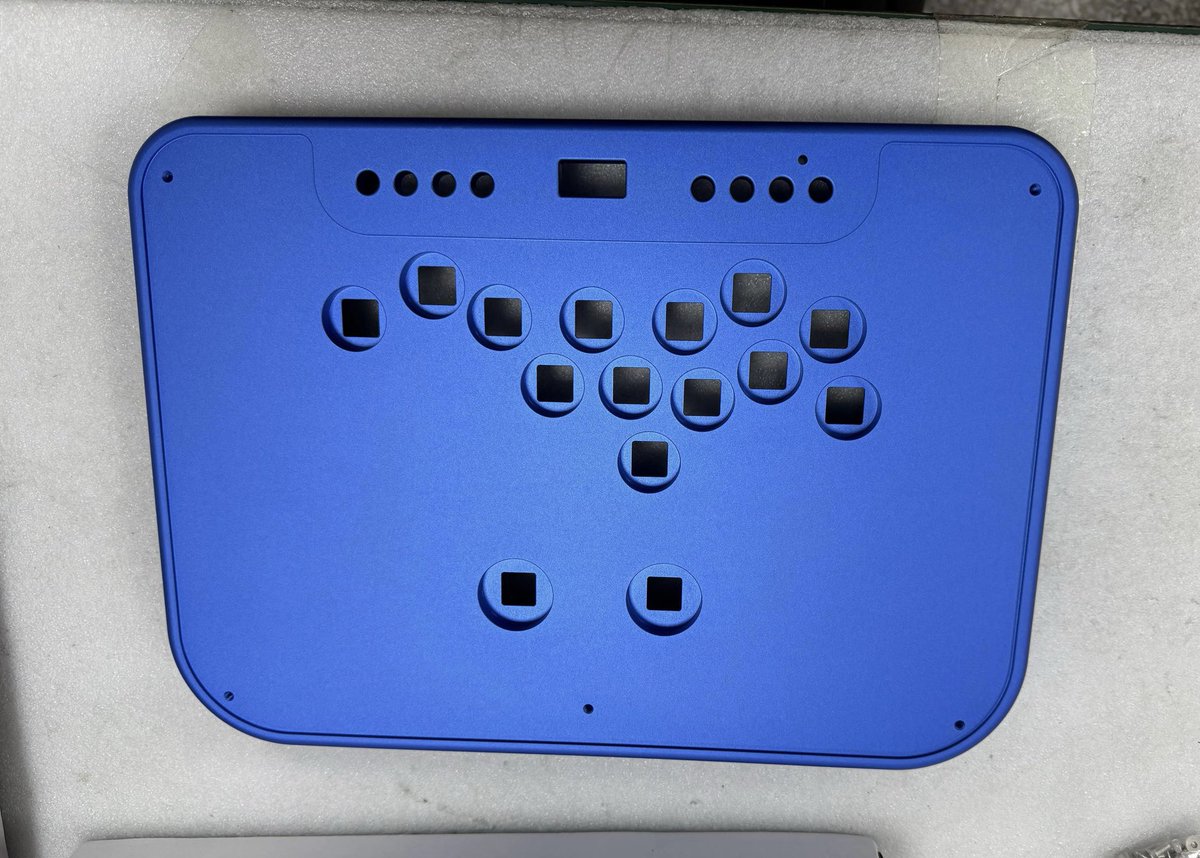 JasensCustoms's tweet photo. Almost ready! The #Panzer #Slab isn’t just another shitty little all button controller. It’s a beast. Hall Effect rapid trigger, screen, LEDs, new ergonomic split layout, powered by @brookgamingfans #gen5xmini and supports awesome #printedplexi artwork. 

https://t.co/Ijv9wm0rim https://t.co/bWkUsokhTv