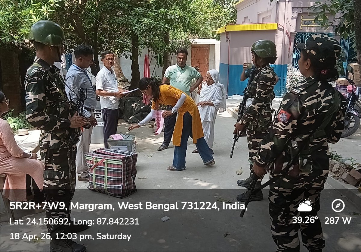 SSB_INDIA's tweet image. 🗳️Empowering every vote, right from home! 🏠

सशस्त्र सीमा बल (#SSB) के जवान पश्चिम बंगाल में चुनावी प्रक्रिया के दौरान हर पात्र दिव्यांग एवं बुजुर्ग (85+) नागरिकों के लिए होम वोटिंग 🗳️ करवाने के लिए मतदान कार्मिकों के साथ लोकतंत्र के इस महापर्व को सुगम, पारदर्शी एवं सुरक्षित