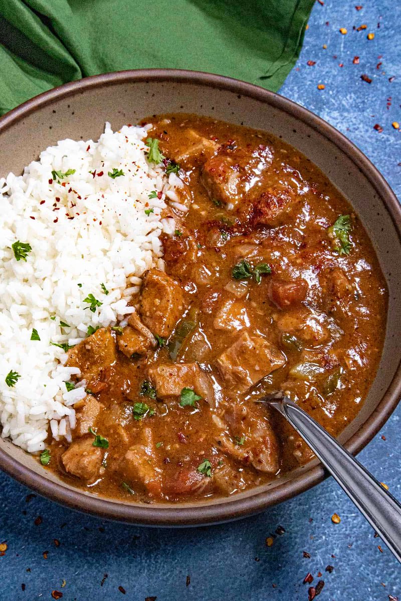 jalapenomadness's tweet image. Sauce Piquante is Louisiana comfort food at its best - tender chicken thighs simmered in a spicy, tomato-rich gravy thickened with a light roux. Serve it over rice and bring the hot sauce.

RECIPE: chilipeppermadness.com/recipes/sauce-…

#sauce #saucepiquante #comfortfood